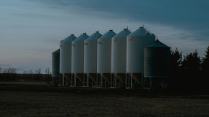 Pesaro, il Comune archivia con riserva il procedimento sui silos della Fox Petroli