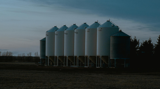 Pesaro, il Comune archivia con riserva il procedimento sui silos della Fox Petroli