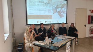 Pesaro rende omaggio a Franco Fiorucci con una grande mostra antologica ai Musei Civici