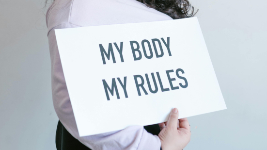 Pesaro aderisce alla Giornata nazionale contro il body shaming: il 16 maggio portici illuminati di fucsia