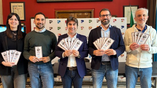 Pesaro presenta la brochure Grandi Eventi 2026: 50 appuntamenti nella Riviera del San Bartolo