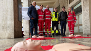 Pesaro rafforza la rete dei defibrillatori: oltre 60 DAE sul territorio con il progetto “Città Cardioprotetta”