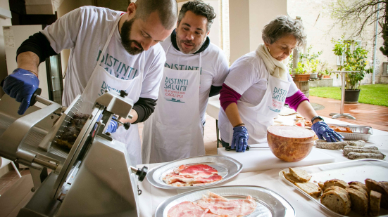 Distinti Salumi 2026 a Cagli: tre giorni tra norcineria artigianale, Slow Food e cultura gastronomica