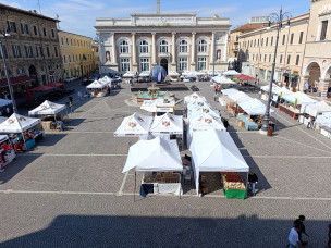 "Le Piazzette dei Mestieri e dei Sapori": l'artigianato marchigiano torna in centro a Pesaro