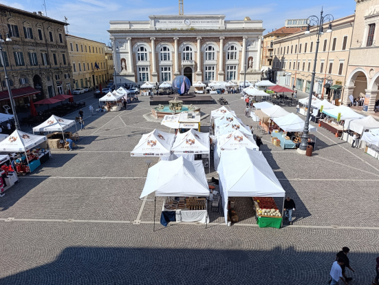 "Le Piazzette dei Mestieri e dei Sapori": l'artigianato marchigiano torna in centro a Pesaro