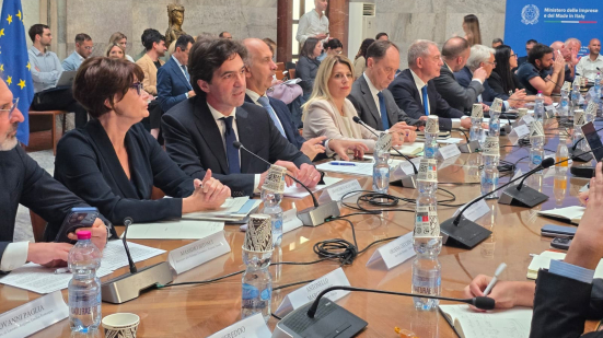Electrolux, Regione boccia il piano: “Inaccettabile la chiusura dello stabilimento di Cerreto d’Esi”