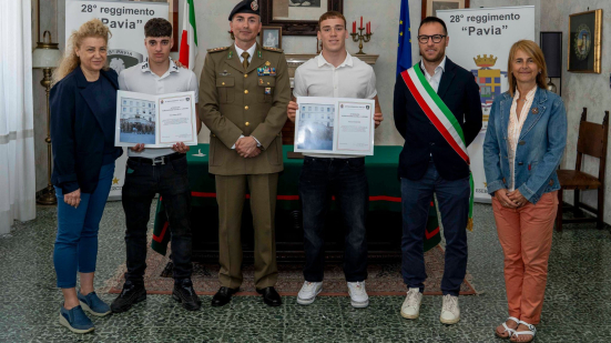 Alternanza scuola-lavoro al Reggimento “Pavia”: due studenti del Seneca protagonisti del percorso formativo