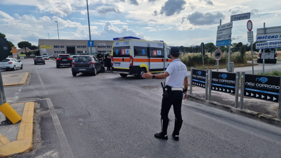Fano, incidente tra due auto all’incrocio tra via Fragheto e via delle Querce: una ragazza in ospedale