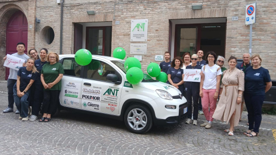 ANT Pesaro, donata una nuova auto per l’assistenza domiciliare oncologica grazie alle aziende del territorio