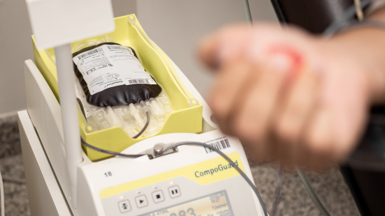 Giornata Mondiale del Donatore di Sangue: Pesaro si illumina di rosso per promuovere la donazione