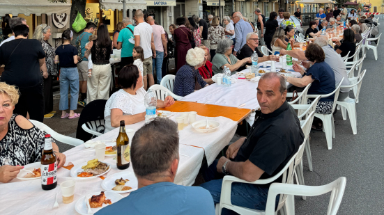 Via Cecchi in festa: grande partecipazione alla cena della gluppa tra socialità e spirito di comunità