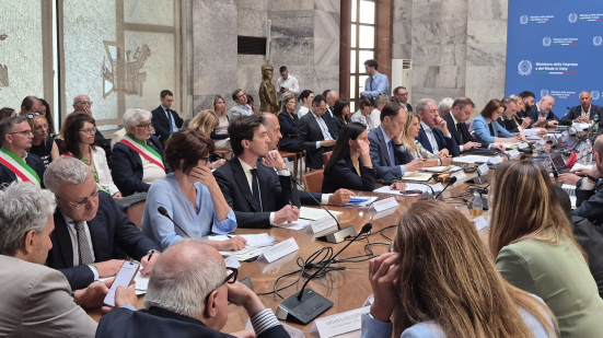 Vertenza Electrolux, stop ai licenziamenti per 50 giorni: al MIMIT si apre una nuova fase di confronto
