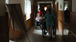 Rette nelle strutture residenziali, critiche al contributo regionale: “Misura insufficiente e accessibile a pochi”