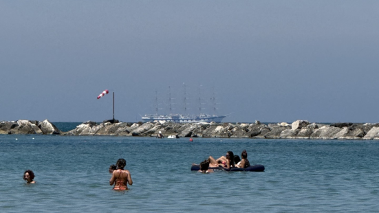 Royal Clipper a Pesaro: il veliero inaugura i nove scali estivi e rilancia il turismo via mare