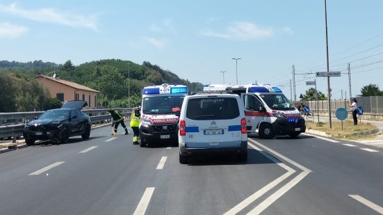 Fossosejore, incidente sulla Statale Adriatica Nord: tamponamento con due minori coinvolti