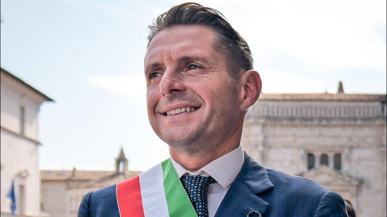 Governance: Acquaroli 10° tra i presidenti di Regione (54%), il sindaco Biancani (52,5%) perde 8,1 punti