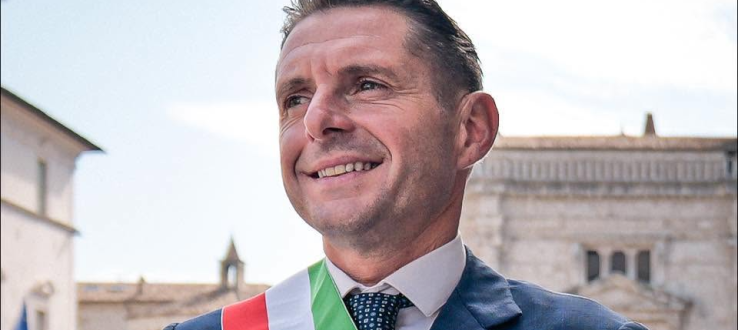 Governance: Acquaroli 10° tra i presidenti di Regione (54%), il sindaco Biancani (52,5%) perde 8,1 punti
