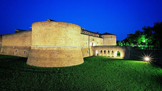 A Pesaro torna il "Cinema all'aperto", dal 4 agosto al 6 settembre proiezioni nel fossato di Rocca Costanza