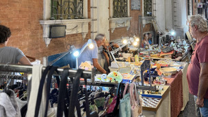 Shopping sotto le Stelle Pesaro, successo per la prima serata: centro storico animato fino al 20 agosto