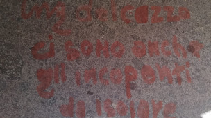 Fano, scritte vandaliche in piazza XX Settembre: individuato il responsabile dalla Polizia Locale