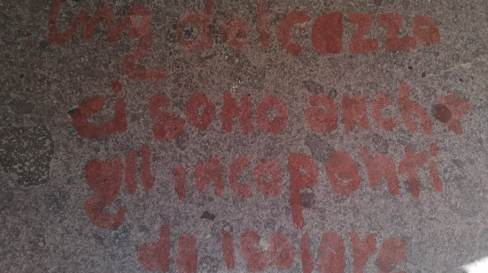 Fano, scritte vandaliche in piazza XX Settembre: individuato il responsabile dalla Polizia Locale