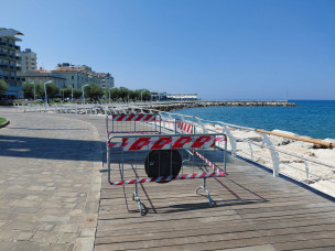 Pesaro, Fratelli d'Italia: «Lungomare di Piazzale della Libertà danneggiato, servono interventi urgenti»