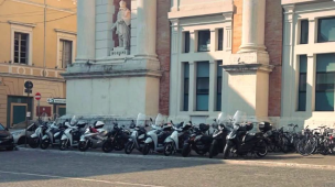 Pesaro, scooter in piazza del Popolo: Biancani replica a Silp Cgil e Siulp