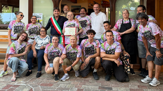 Pesaro, la Capannina festeggia 60 anni: il sindaco Biancani consegna il “Plauso della Città”