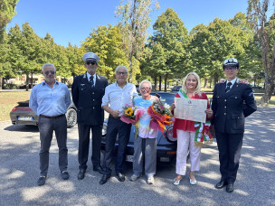 Fano, Olga Mancurti torna dalla Lapponia a 83 anni dopo 7.600 chilometri in Porsche