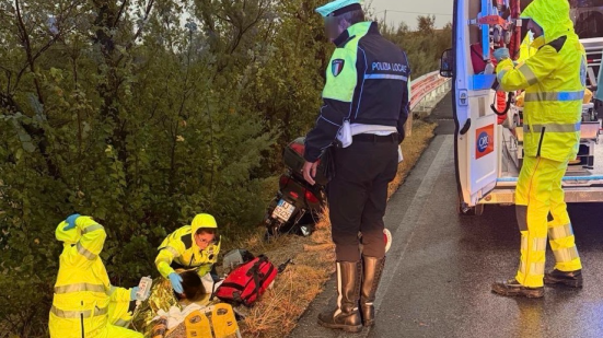 Incidente sulla SP16 Orcianense, motociclista di 54 anni trasportato ad Ancona in codice rosso