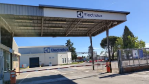 Electrolux Cerreto d’Esi, oltre 300 lavoratori in piazza contro i 170 esuberi