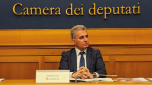 Pesaro, targa della Brigata Ebraica imbrattata: Baldelli richiama anche indagine sulle Molotov e sabotaggi