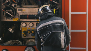 Incendio nella rete fognaria a Sant’Angelo in Vado, palazzina evacuata per monossido di carbonio