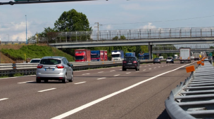 Tragedia sfiorata questa mattina sulla A14, camion finisce sullo spartitraffico