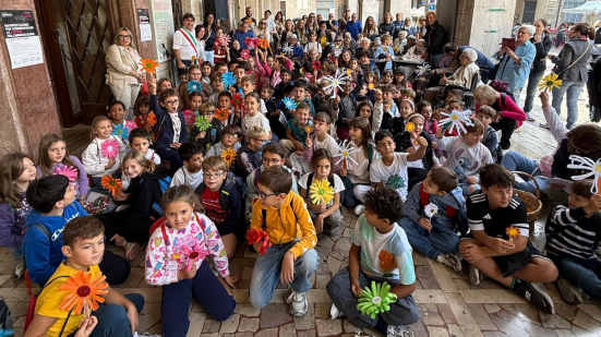 Pesaro, bambini e anziani insieme in Municipio per la Giornata mondiale dei nonni