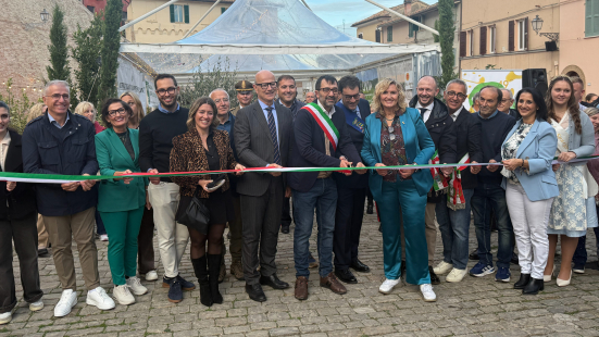 Cartoceto DOP, al via la 49ª Mostra Mercato dell’Olio e dell’Oliva: il borgo si trasforma in un festival diffuso