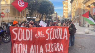 Pesaro, studenti in corteo per la scuola pubblica: il Fronte della Gioventù Comunista annuncia l’adesione allo sciopero del 30 ottobre